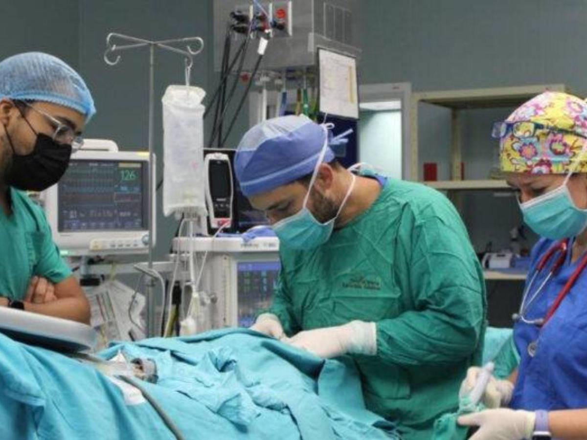 Víctor Flores, cirujano que salvó pequeños corazones, murió en accidente en El Chimbo, FM Víctor Flores, cirujano que salvó pequeños corazones, murió en accidente en El Chimbo, FM