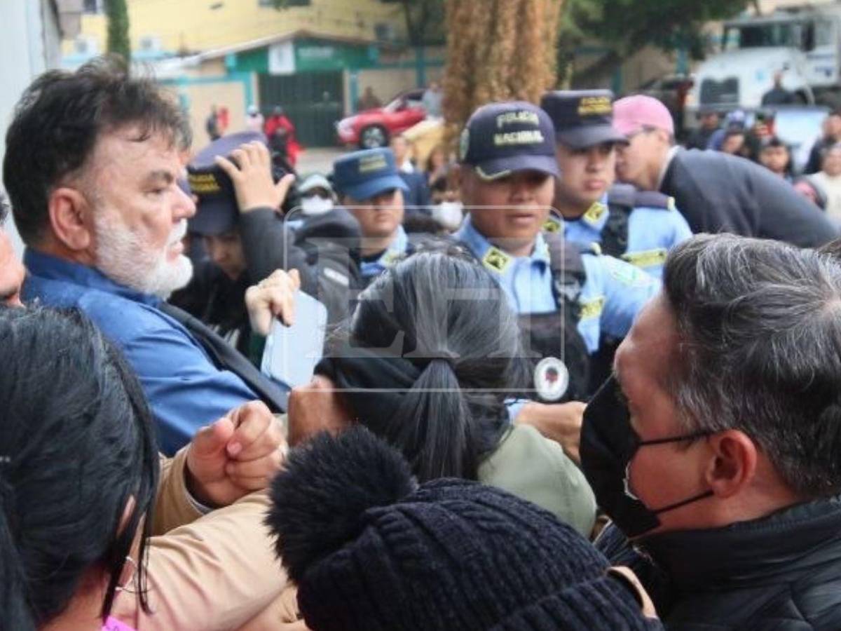 Entre insultos, así fue la agresión que sufrió Rolando Contreras por simpatizantes de Libre