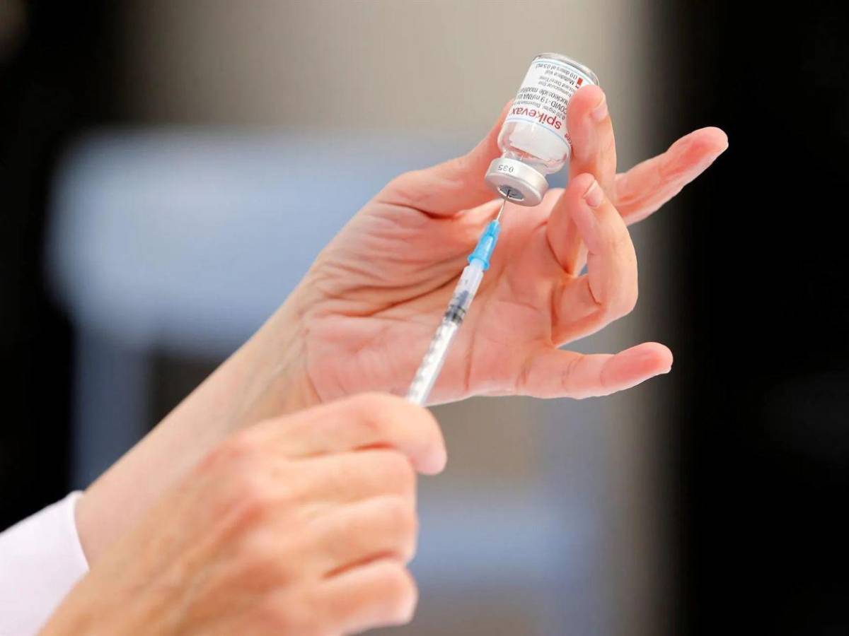 ¿Qué es la variante cigarra? El nuevo linaje del covid-19 que acecha a los niños