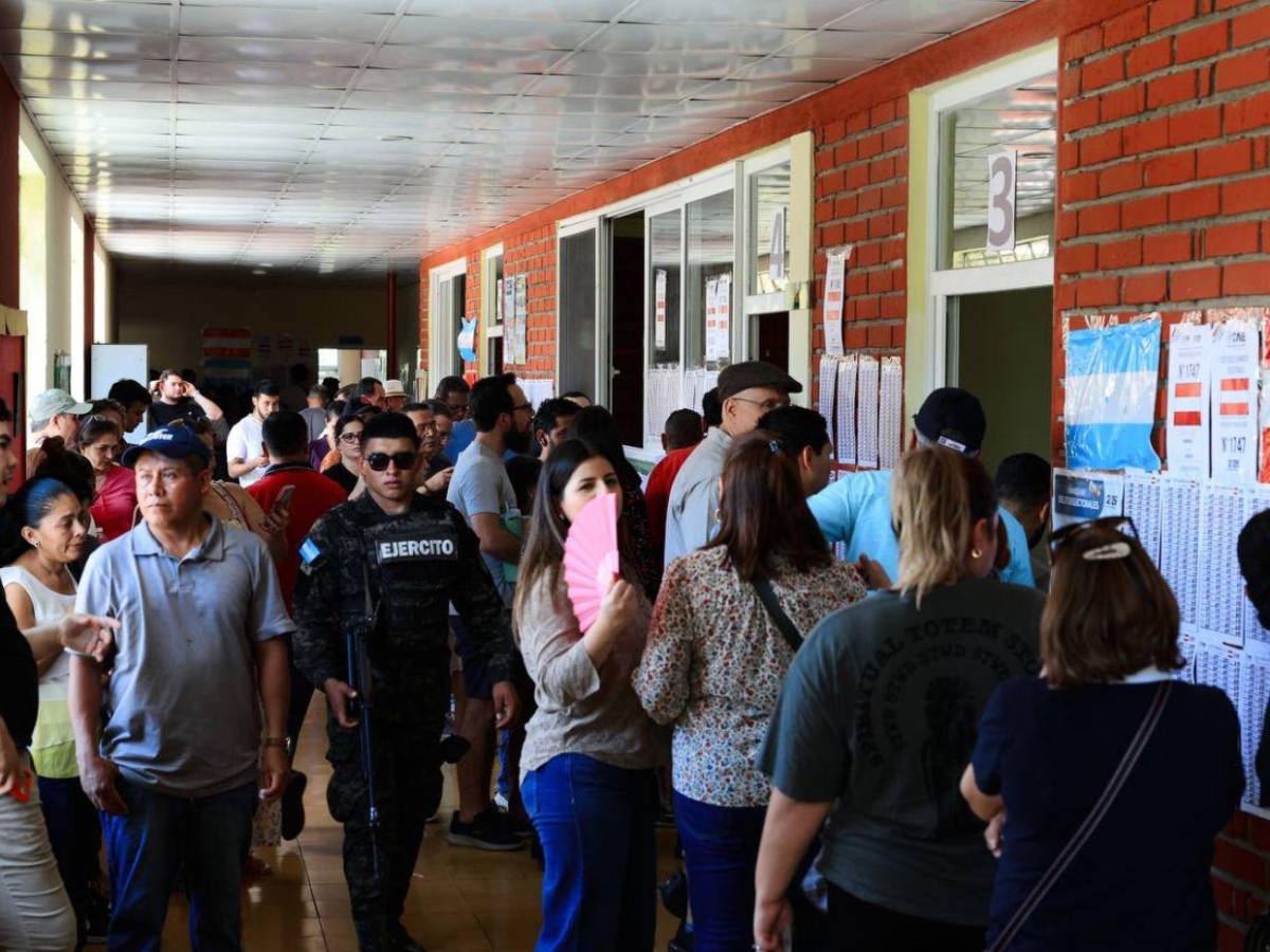 Desilusión en las urnas: tras largas filas, ciudadanos abandonan centros de votación