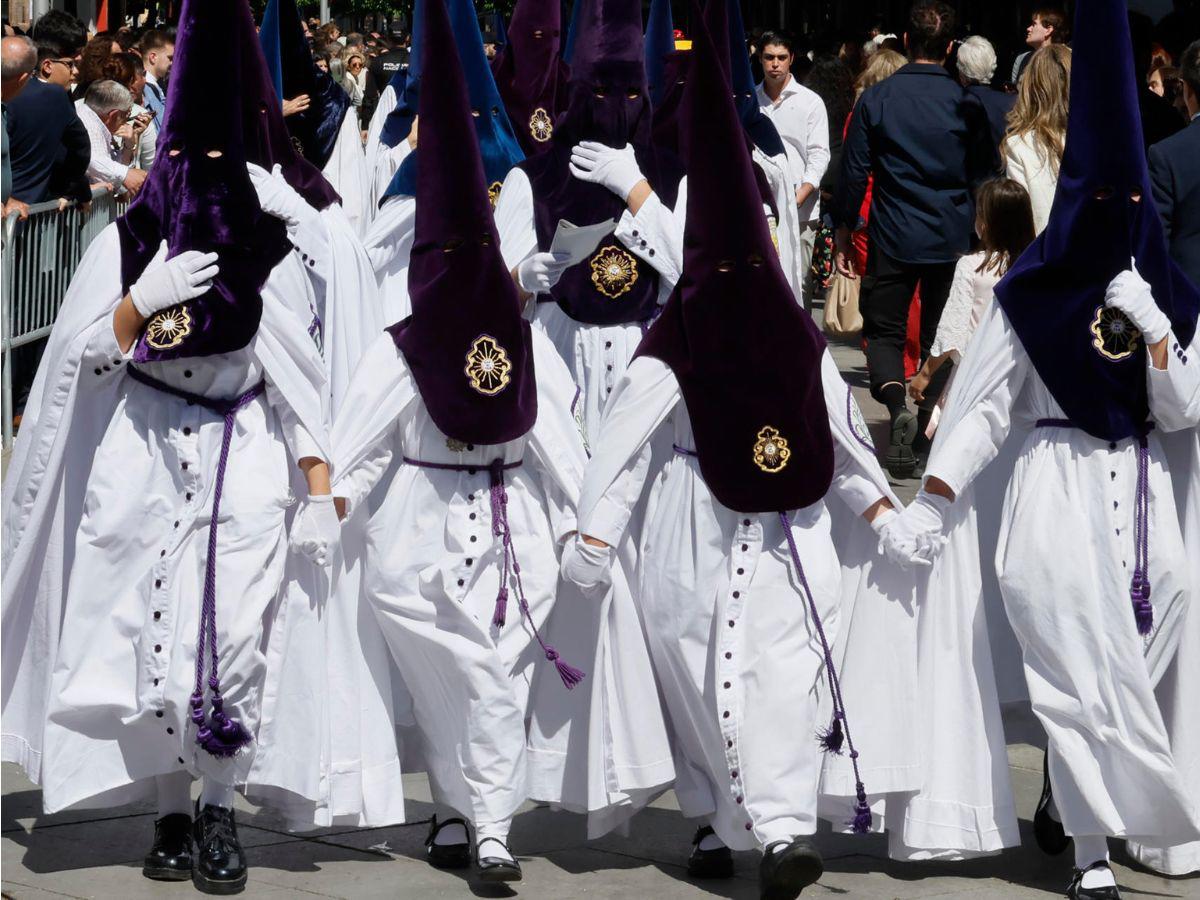 Fieles de todo el mundo celebran el Domingo de Ramos con palmas e imágenes religiosas