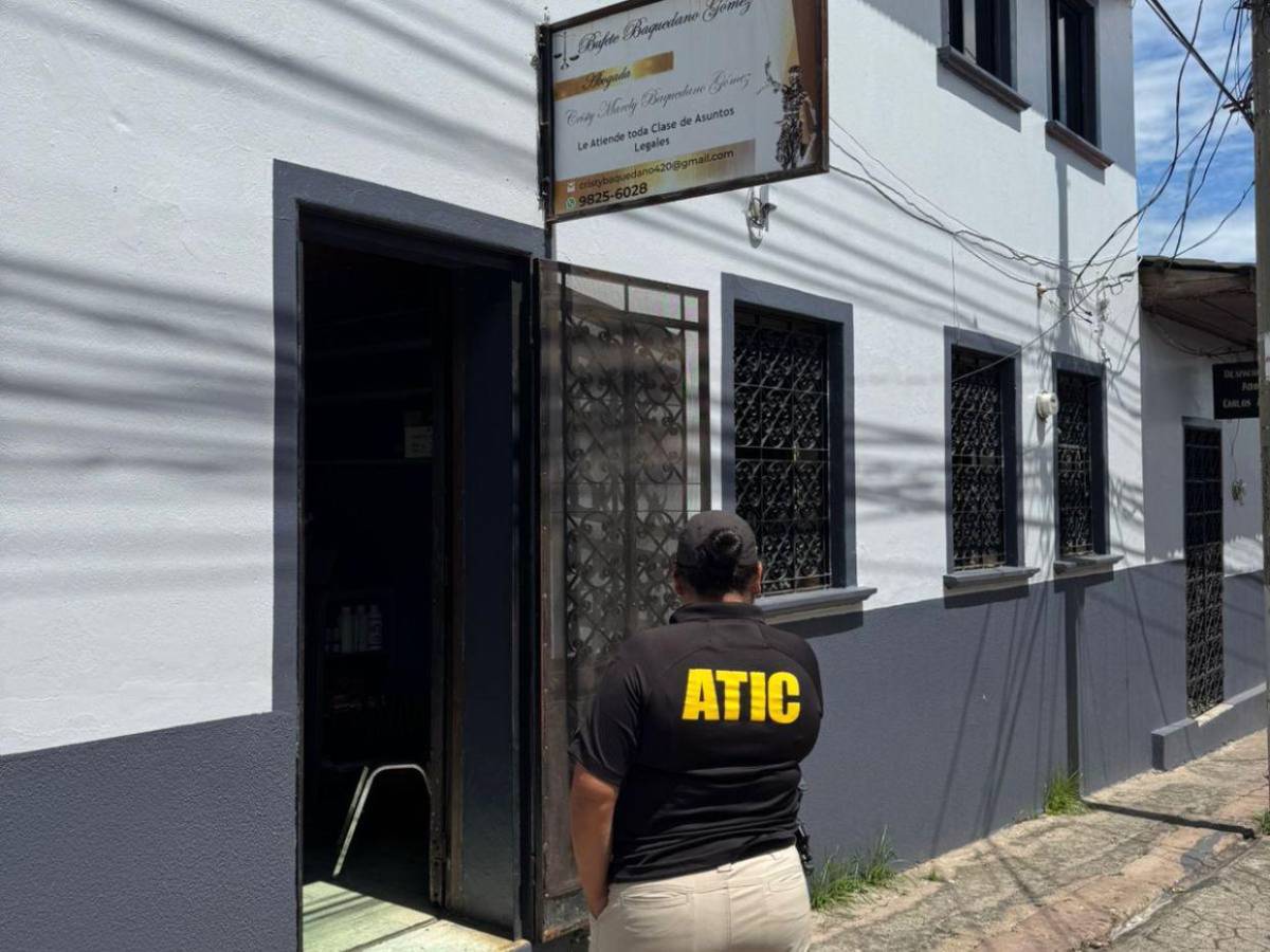 Traspaso de carro y solicitud de pasaporte: Desde bufetes, red criminal hacia falsificación notarial