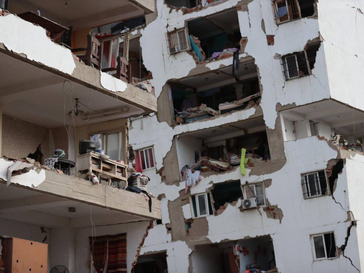 Padres desesperados recorren hospitales y morgues buscando a sus hijos tras terremotos en Venezuela