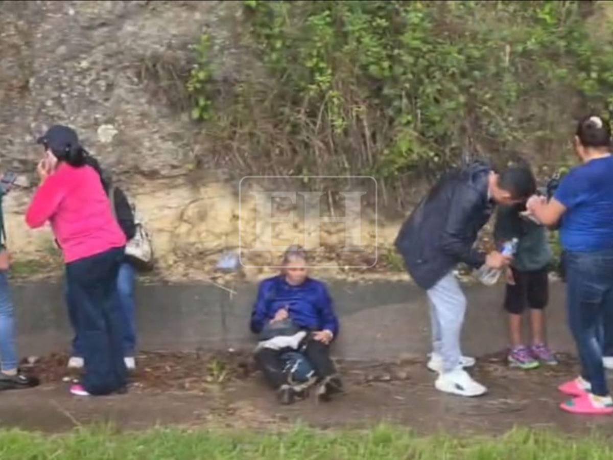 Se volcó y terminó en el carril contrario: accidente de rapidito deja varios heridos en El Durazno