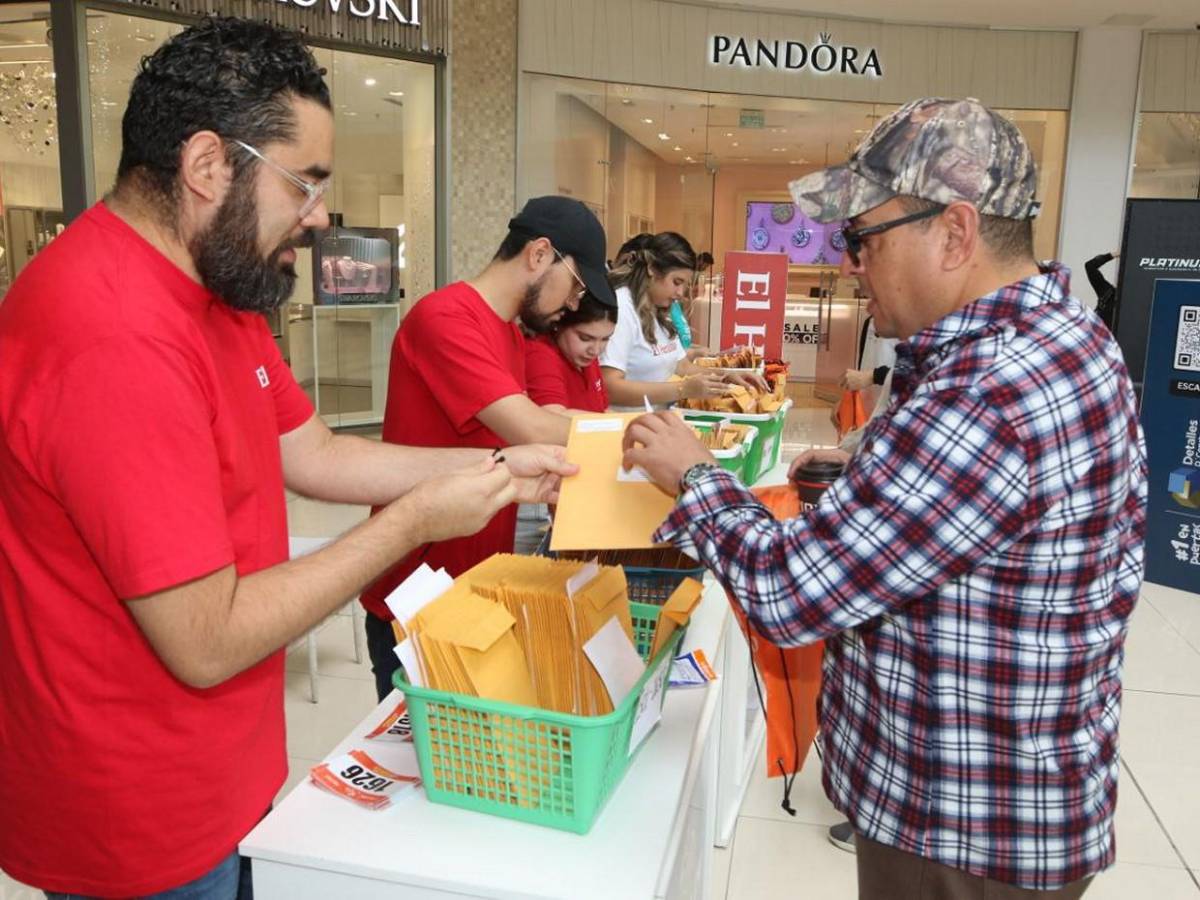 Entrega de kits en el arranque de la Vuelta EL HERALDO 2025, que reúne a mil ciclistas en Honduras