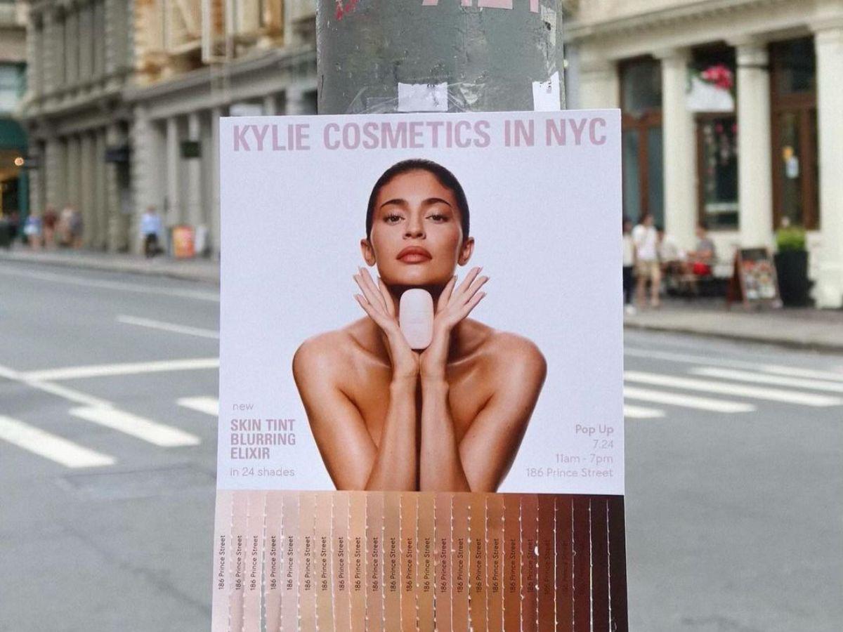 Kylie muestra su rostro natural tras disolver la mitad de su relleno de labios Kylie muestra su rostro natural tras disolver la mitad de su relleno de labios