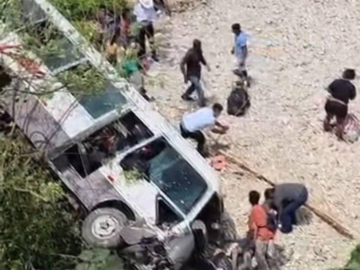 Venía peleando ruta: Hipótesis tras accidente de bus en puente Quebrada Seca en La Ceiba