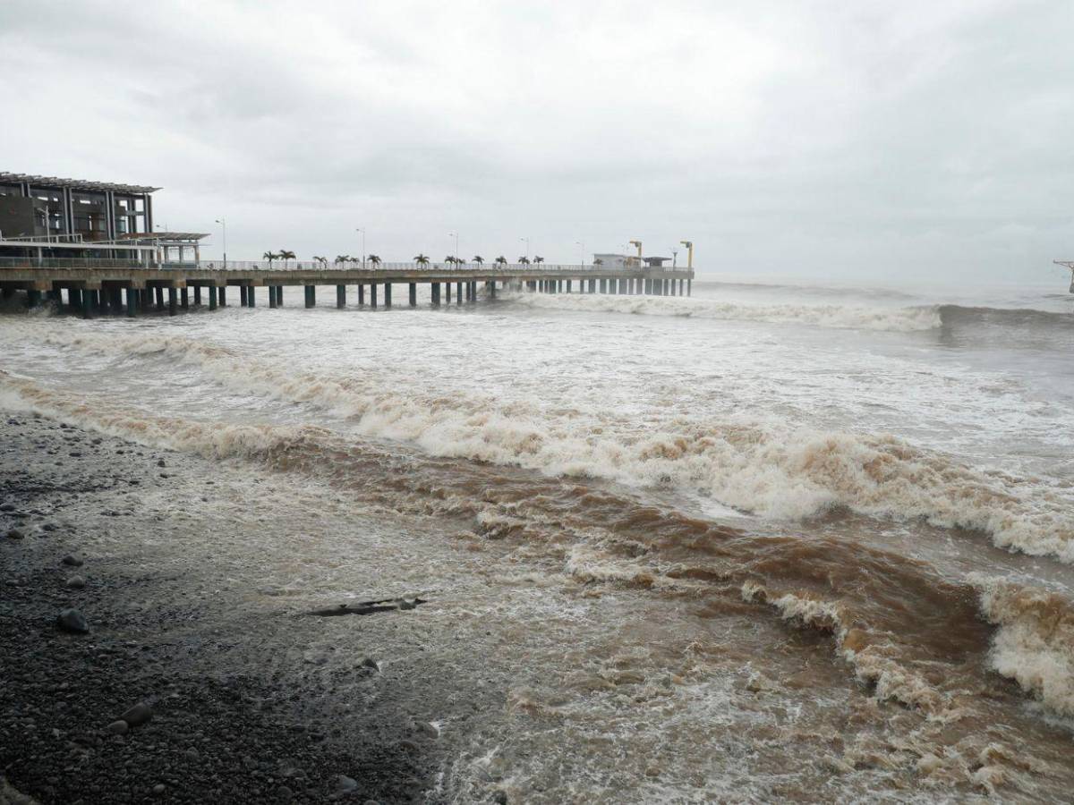 Evacuaciones, inundaciones y casas destruidas deja a su paso la tormenta Cristina