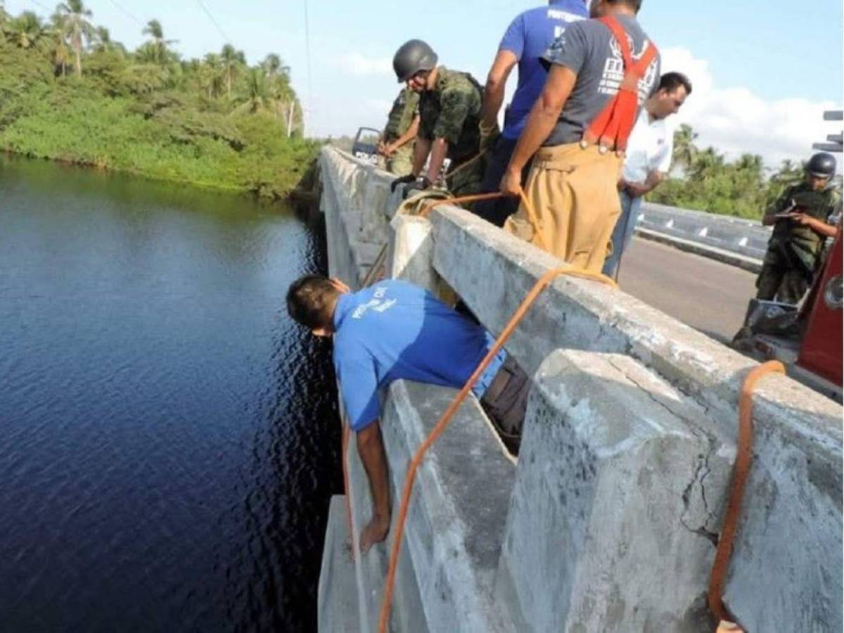 Adolescente de 14 años muere devorado por cocodrilos tras caer de un puente en México