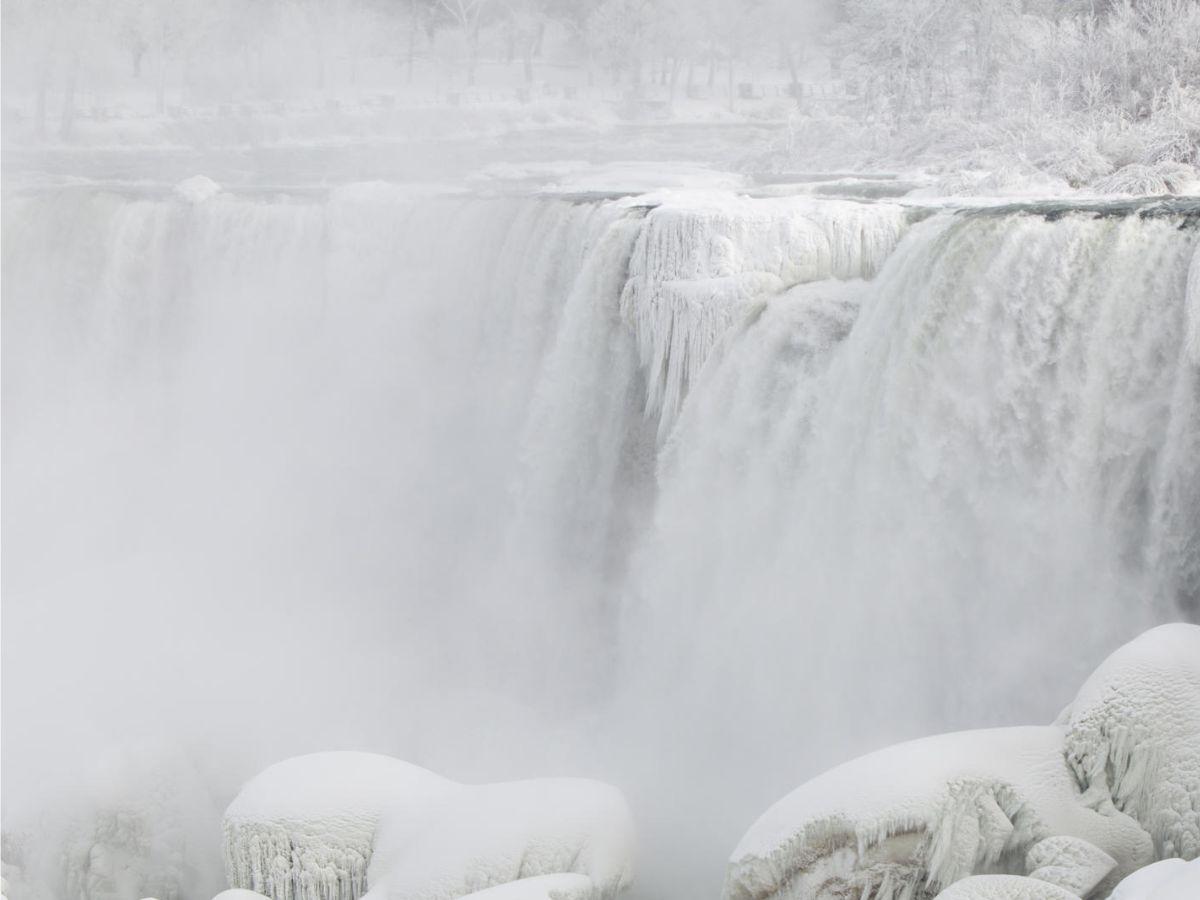 EN FOTOS: Cataratas del Niágara congeladas y bajo -55° por una masa de aire ártico