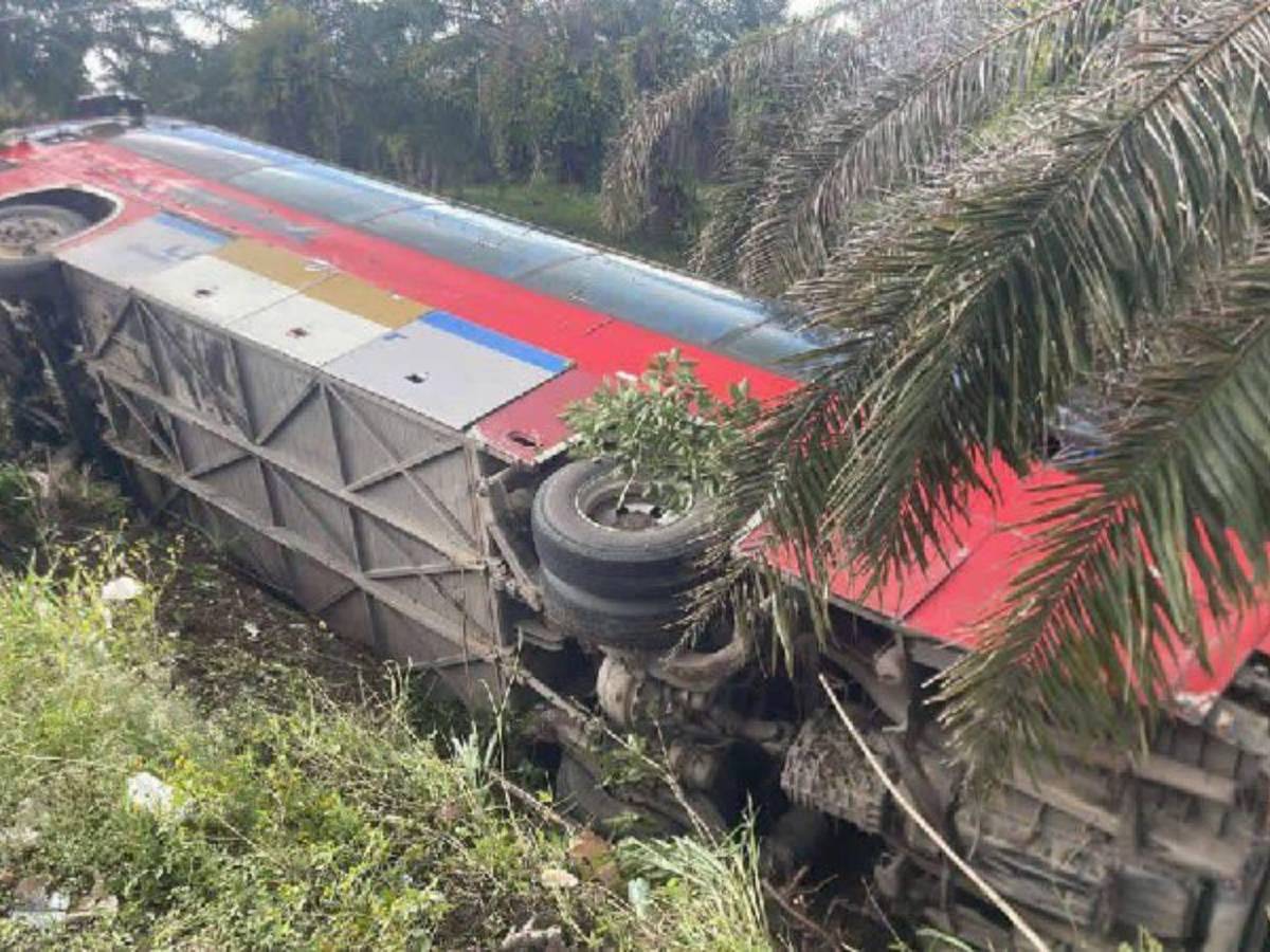 Autobús vuelca en Olanchito por fallas mecánicas y deja varios pasajeros heridos