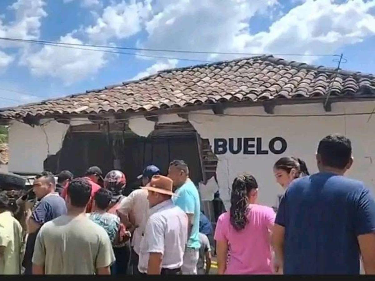Don José Tinoco, de 109 años, descansaba en su casa cuando un vehículo lo mató: el muro lo aplastó