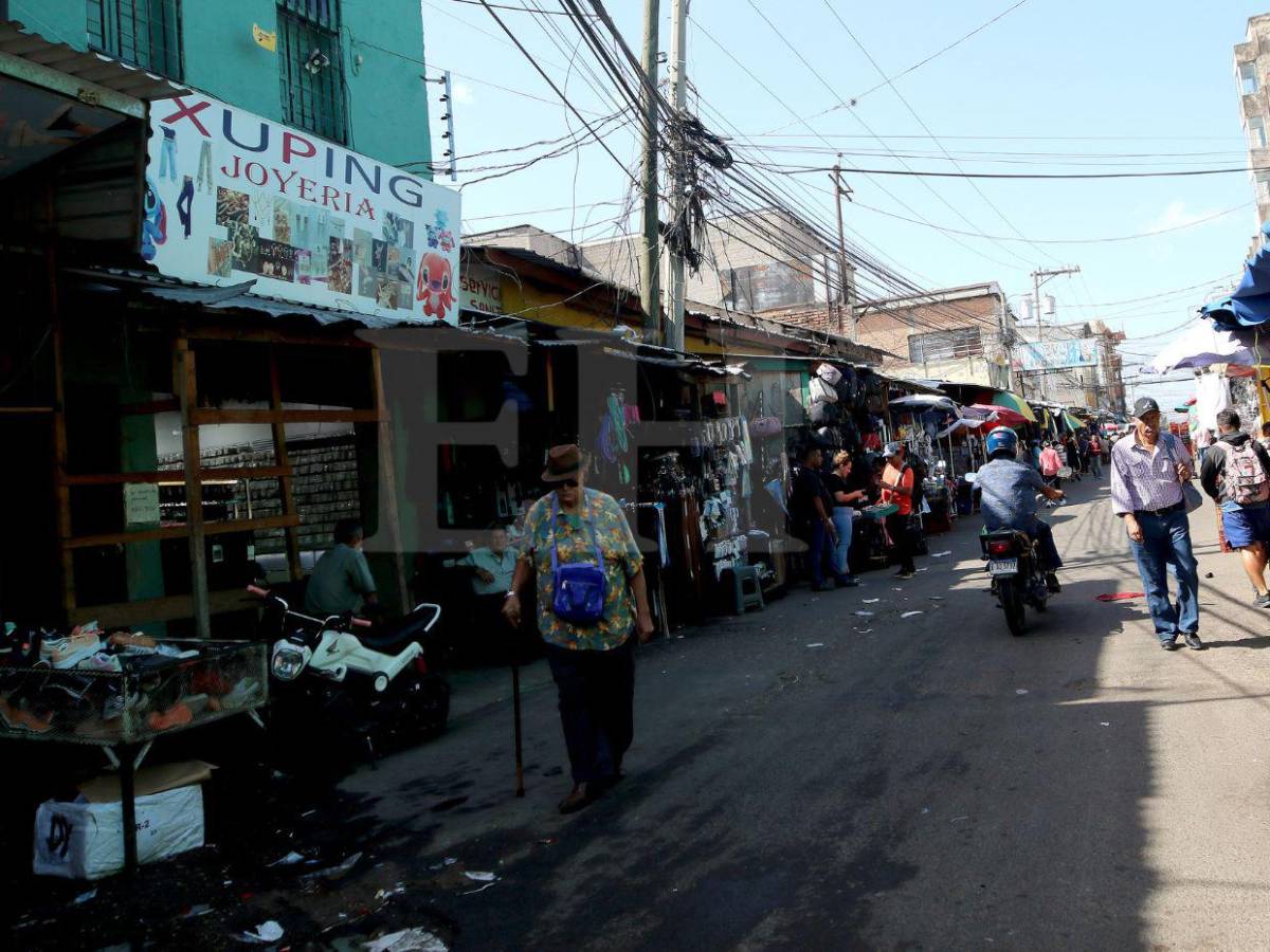 Competencia desleal: Comercios chinos van ganando terreno en la capital