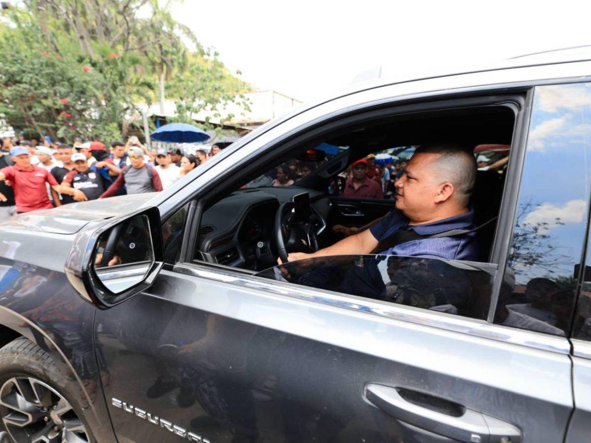 Sonriente y sin preocupación: así se retiró gerente de Koriun tras incumplir pago