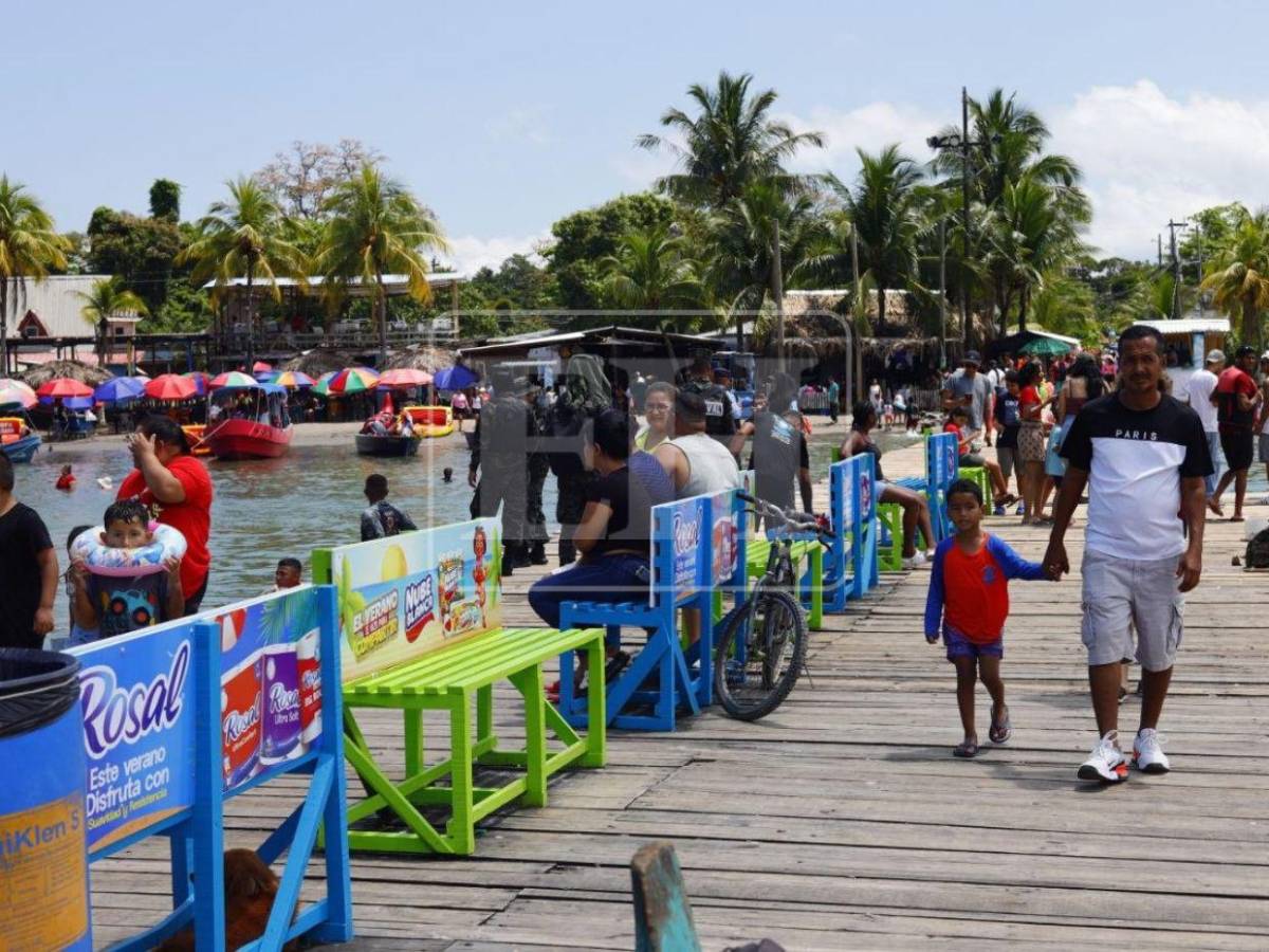 Playas de Omoa se llenan de turistas en plena Semana Santa 2026
