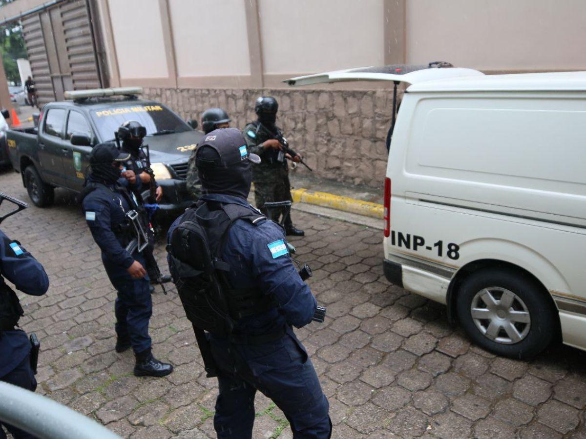 Nelson Márquez llegó gritando “¡Viva Honduras!” a audiencia por millonario fraude contra el Estado