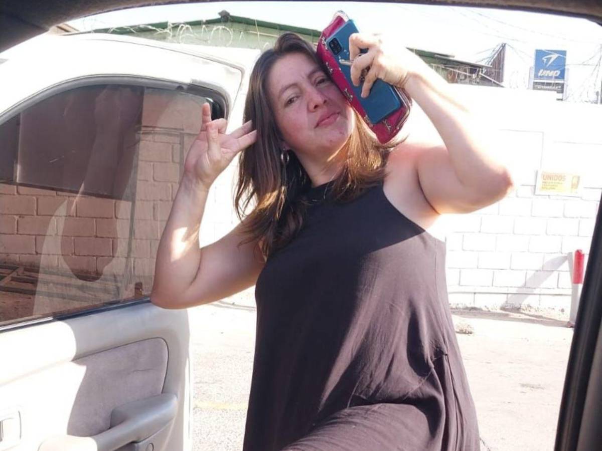 ¿Quién es Floridalia Aguilar, la doctora que protesta en traje de baño en contra la corrupción?