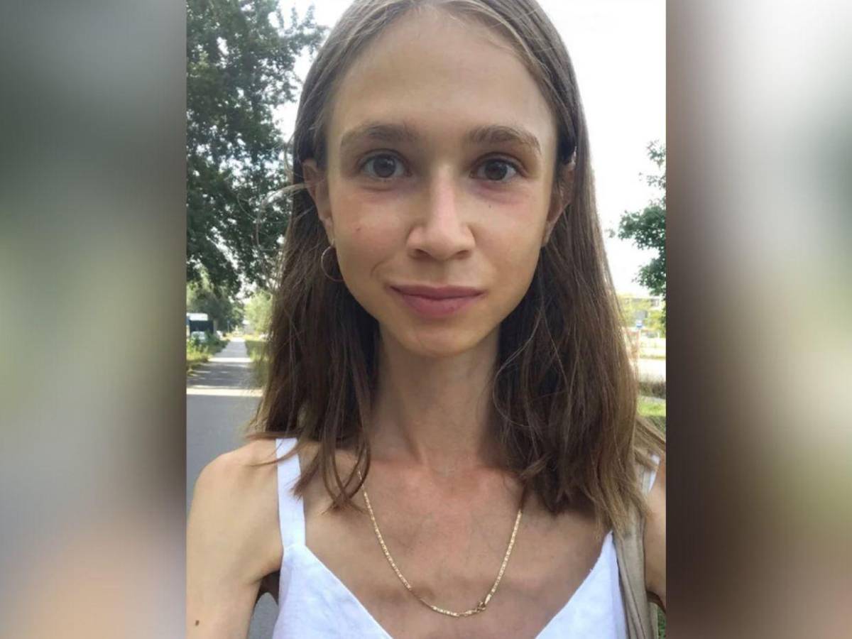 ¿Quién es Karolina, influencer que murió tras dieta basada solo en frutas en Bali?