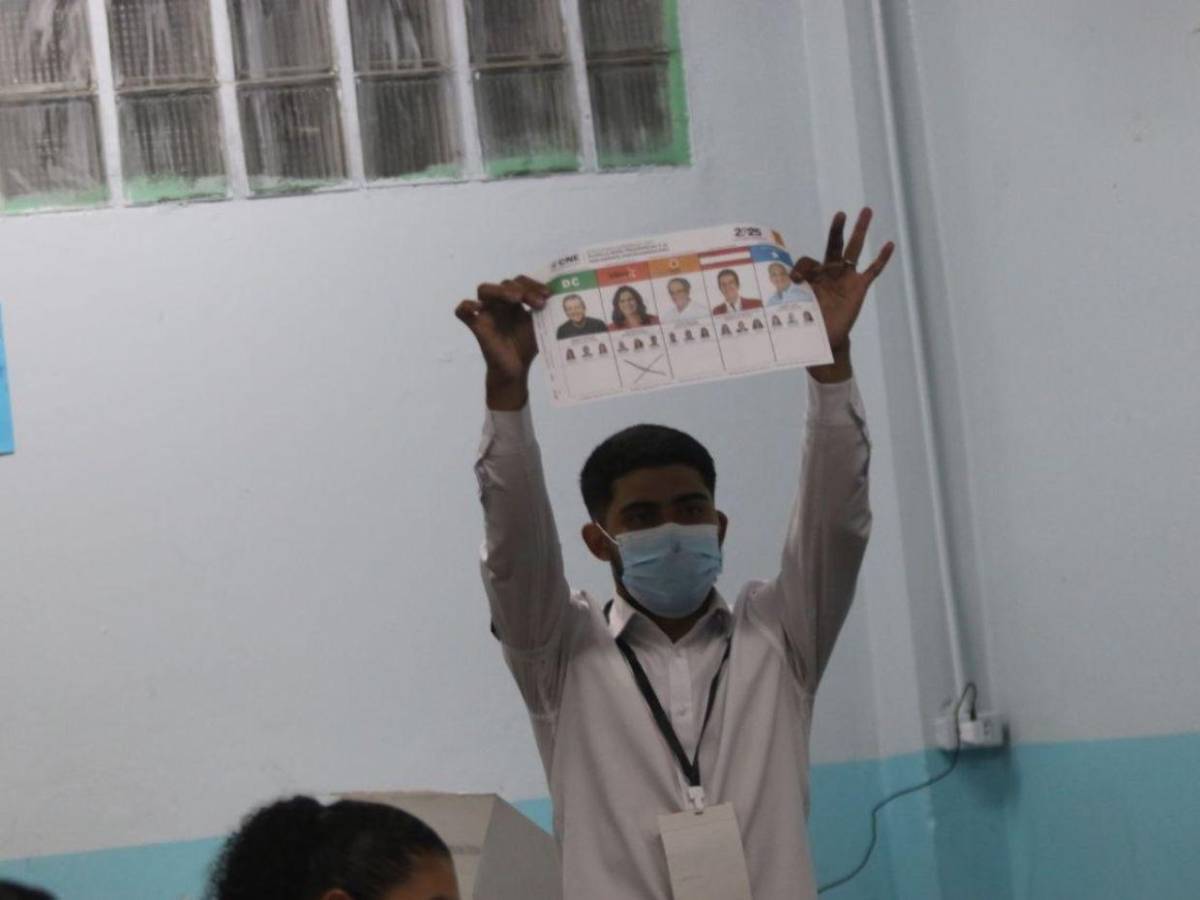 Inicia el escrutinio en el Instituto Jesús Milla Selva, en el Distrito Central