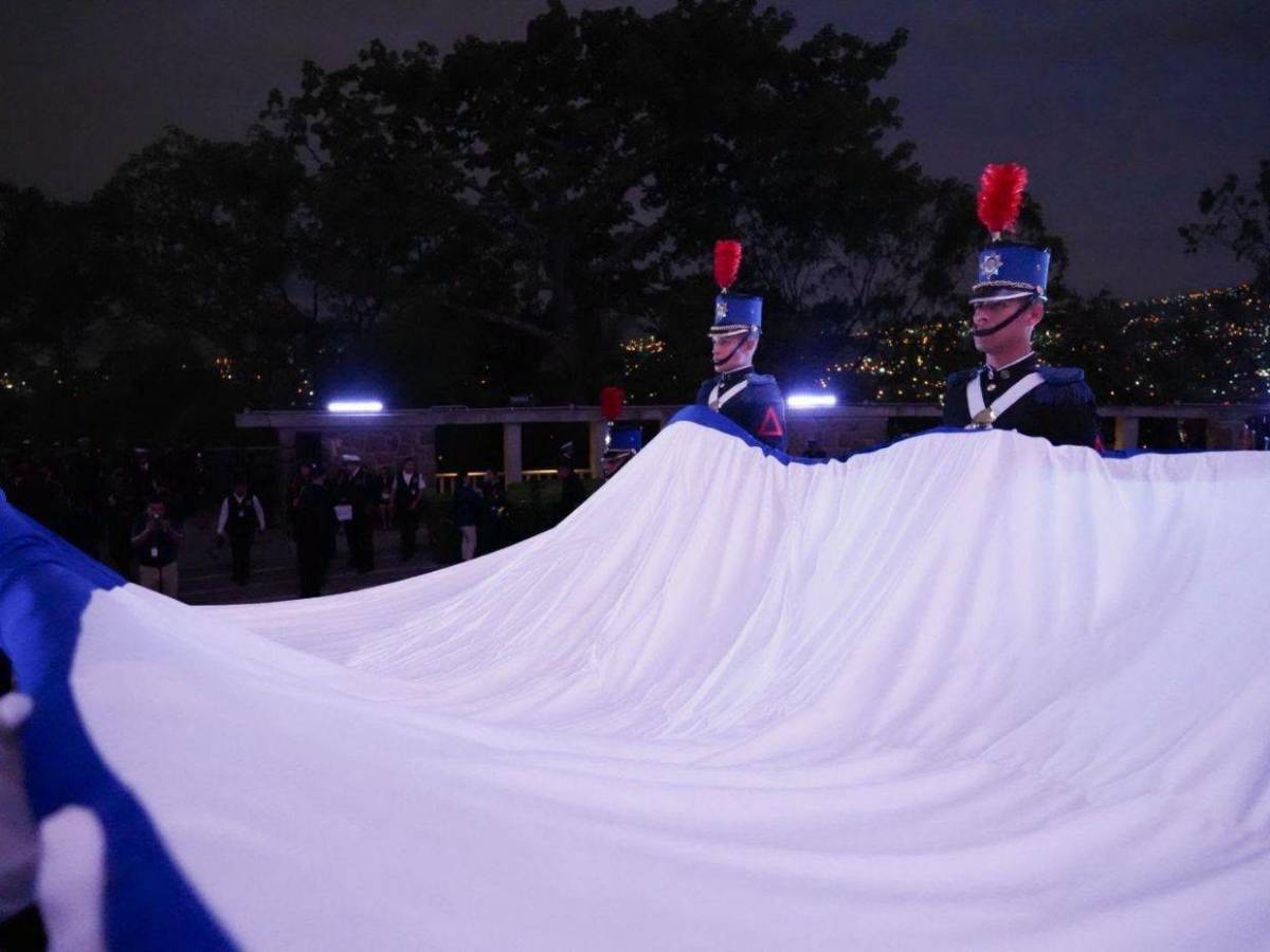 EN FOTOS: Con el acto de izamiento, Honduras conmemora el Día de la Bandera este 1 de septiembre