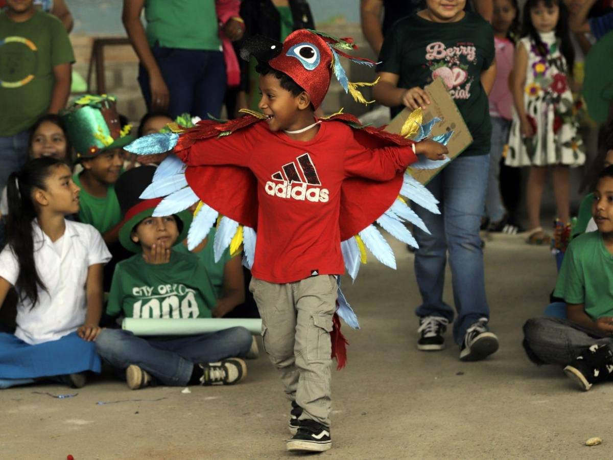 Disfraces, contacto con la tierra y juegos marcan tercera semana de Escuelas Amigables