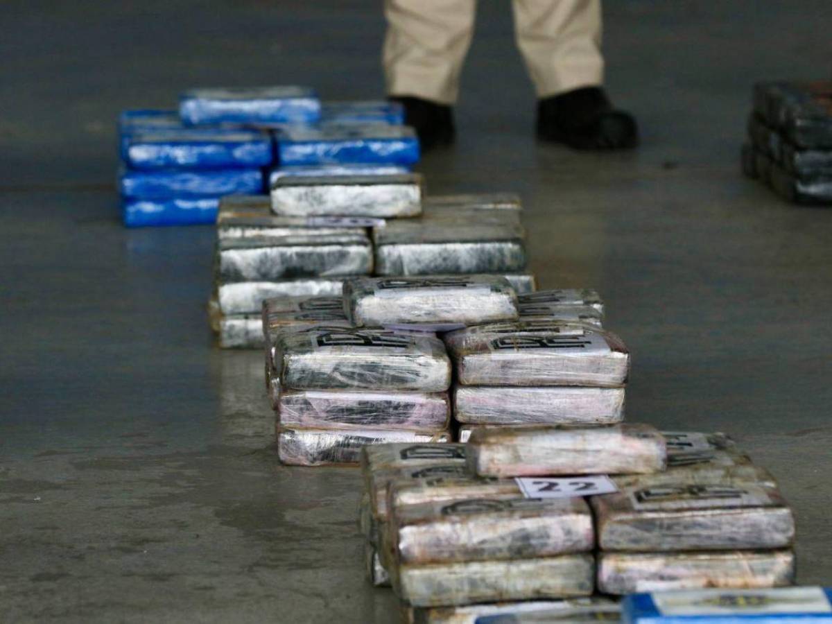 Rotulados con “NASA”, “CASINO” y “R”: así identificaron 899 kilos de droga en una embarcación pesquera