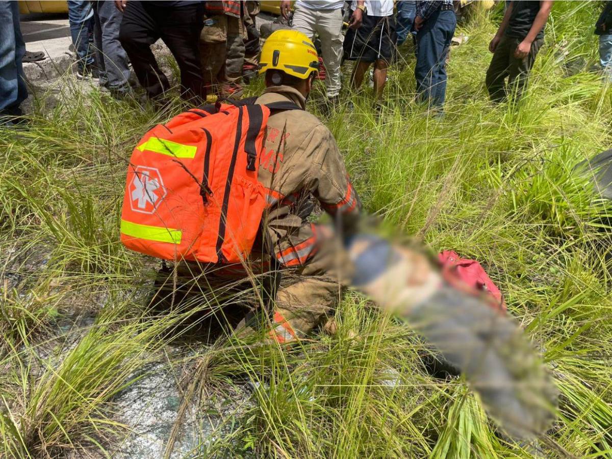 Pasajeros atrapados y rostros ensangrentados: escena tras accidente en Copán