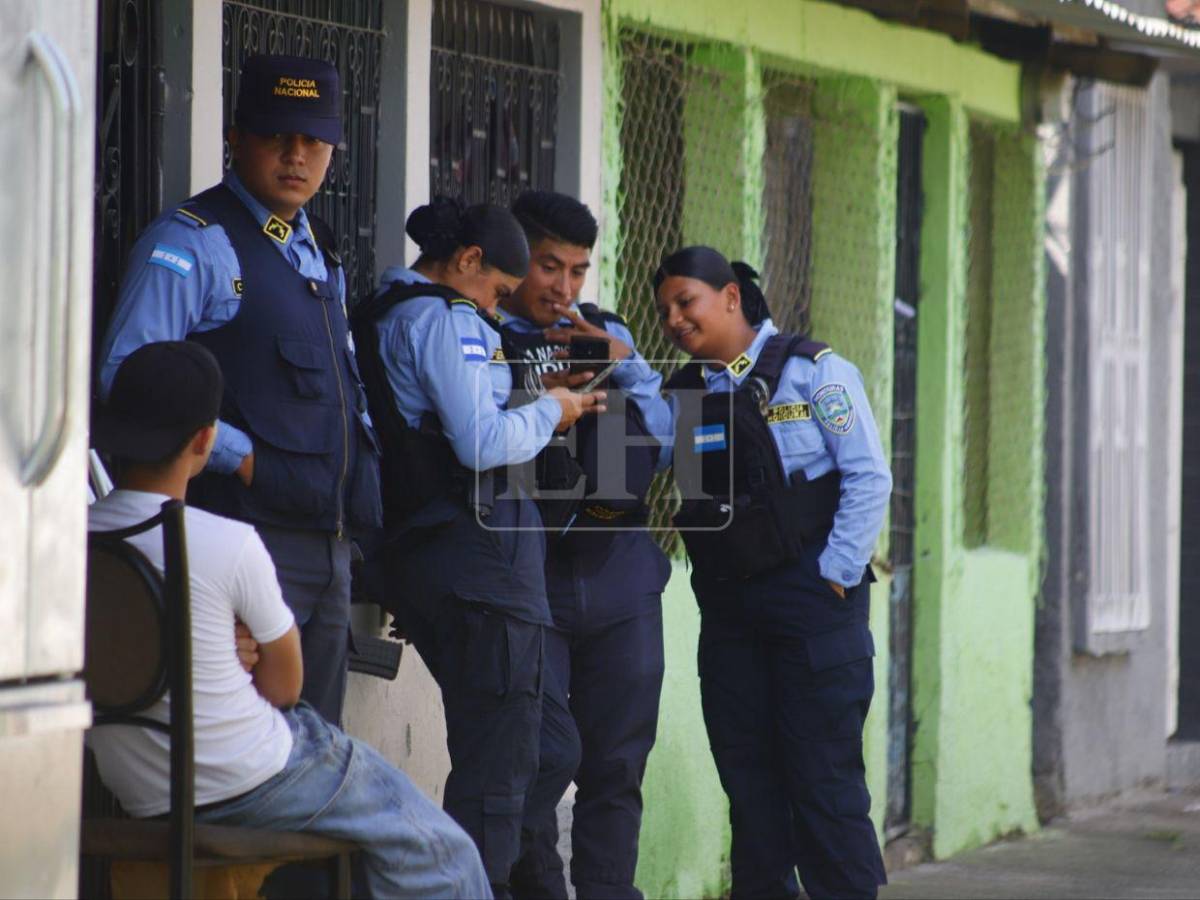Escena del crimen: Sus hijos observaban desde afuera mientras investigaban la muerte de Bianca García