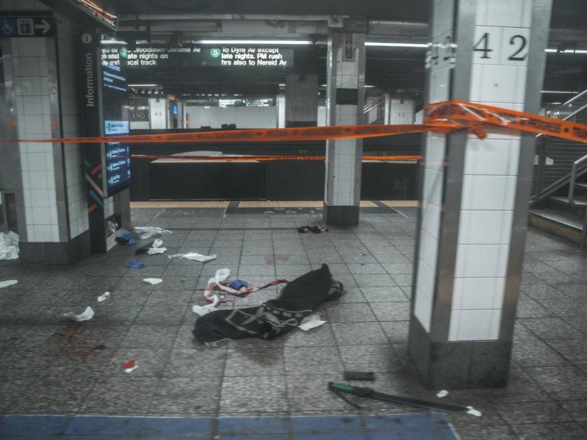 Abaten a hombre que apuñaló a tres personas en metro de Nueva York: decía ser “Lucifer”