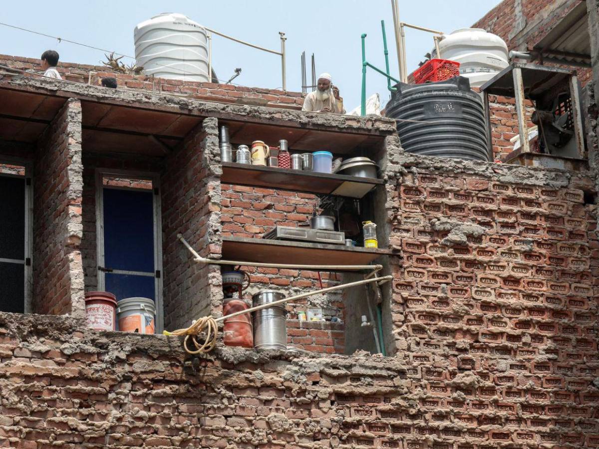 Búsqueda de cuerpos y daños estructurales: imágenes tras derrumbe en India