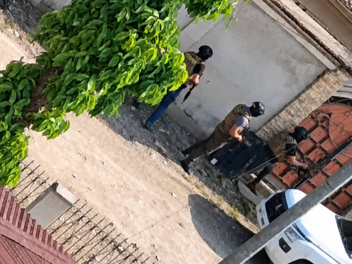 Retiran los cuerpos de cuatro agentes de la Dipampco asesinados en Corinto, Omoa