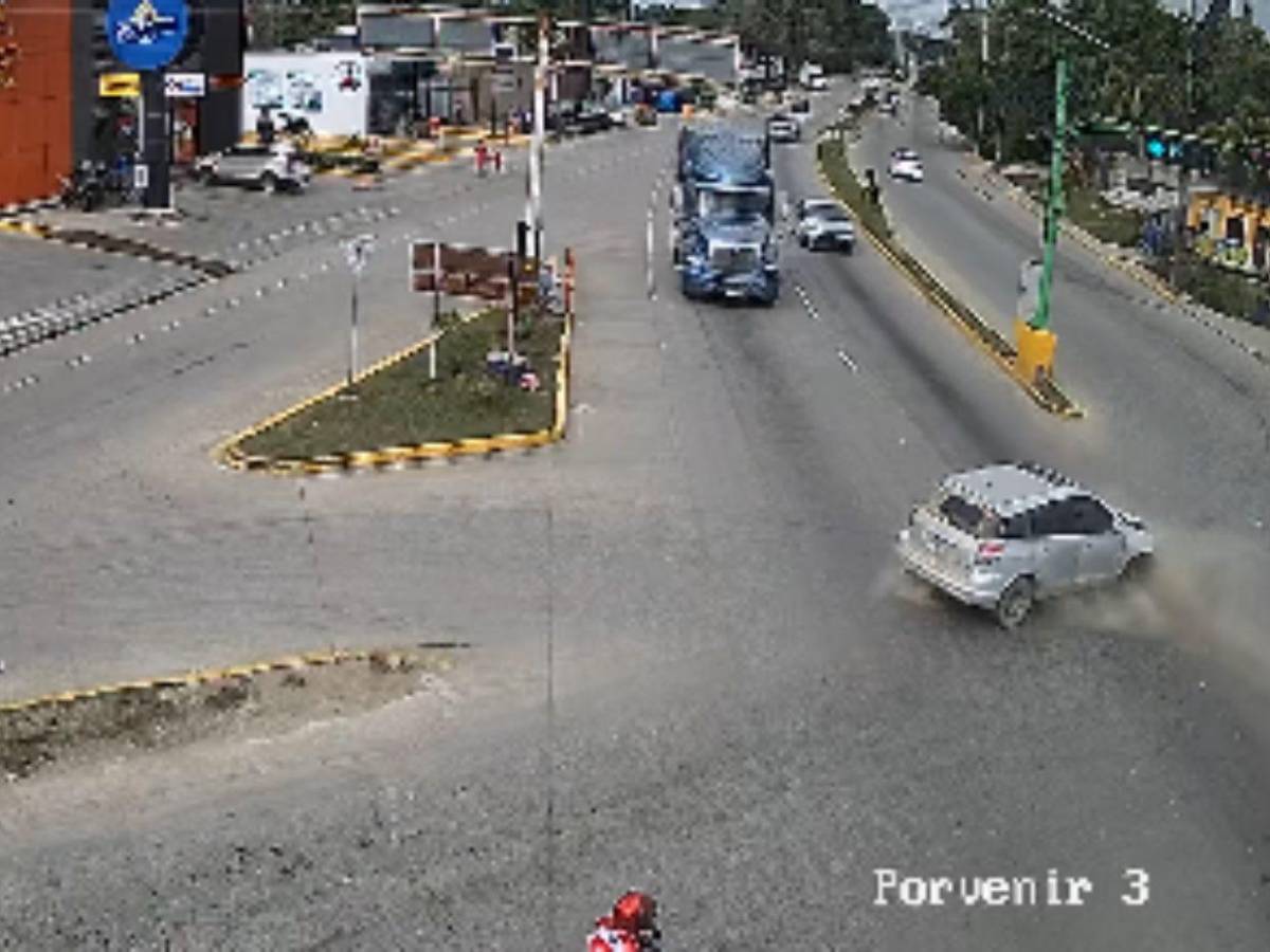 Cuadro a cuadro: momento en que hombre cruzó semáforo en rojo y murió un bebé en Cortés