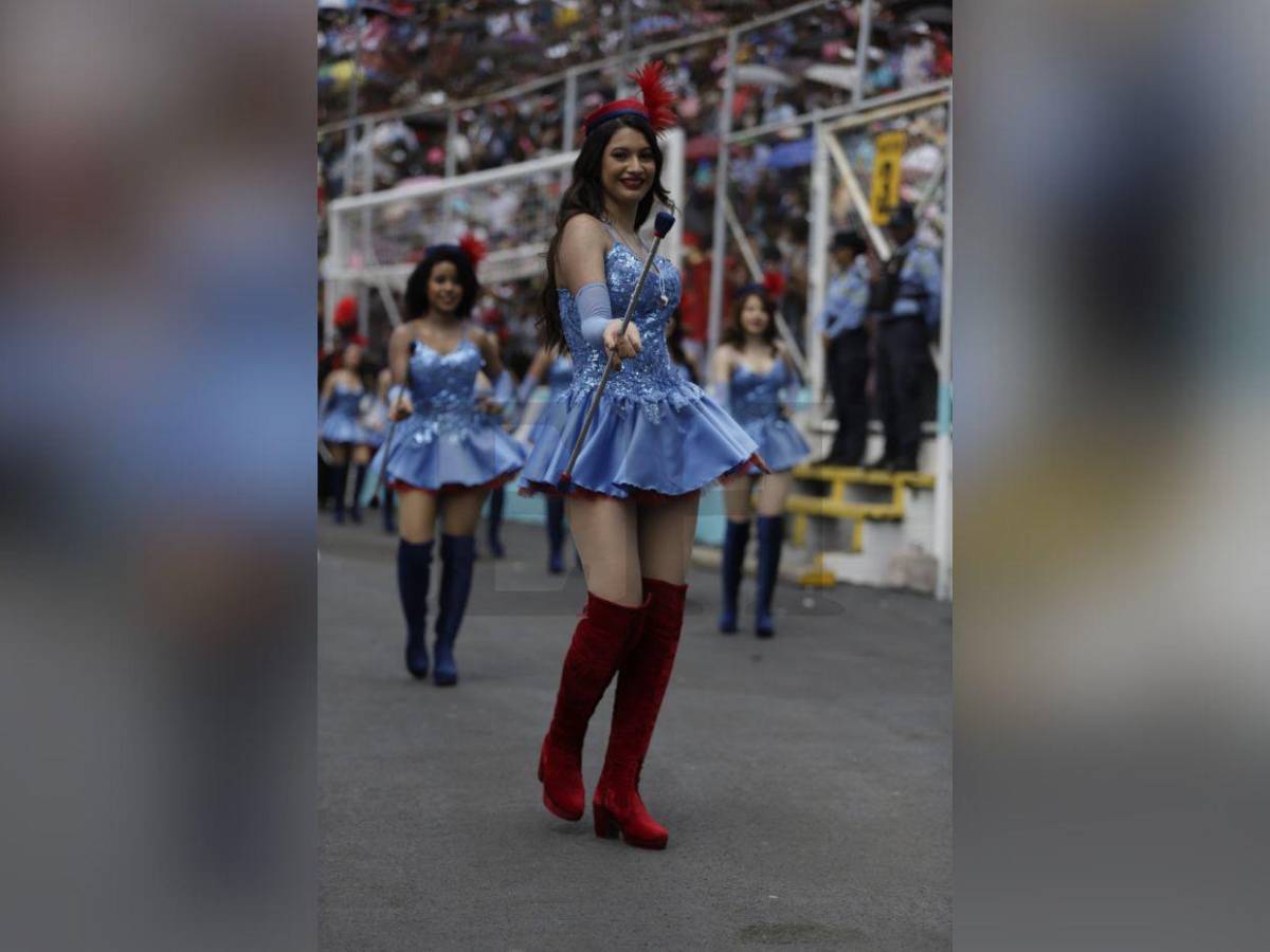 Rocío Panting y Ashley Piloña, bellezas del Milla Selva que engalanan los desfiles patrios