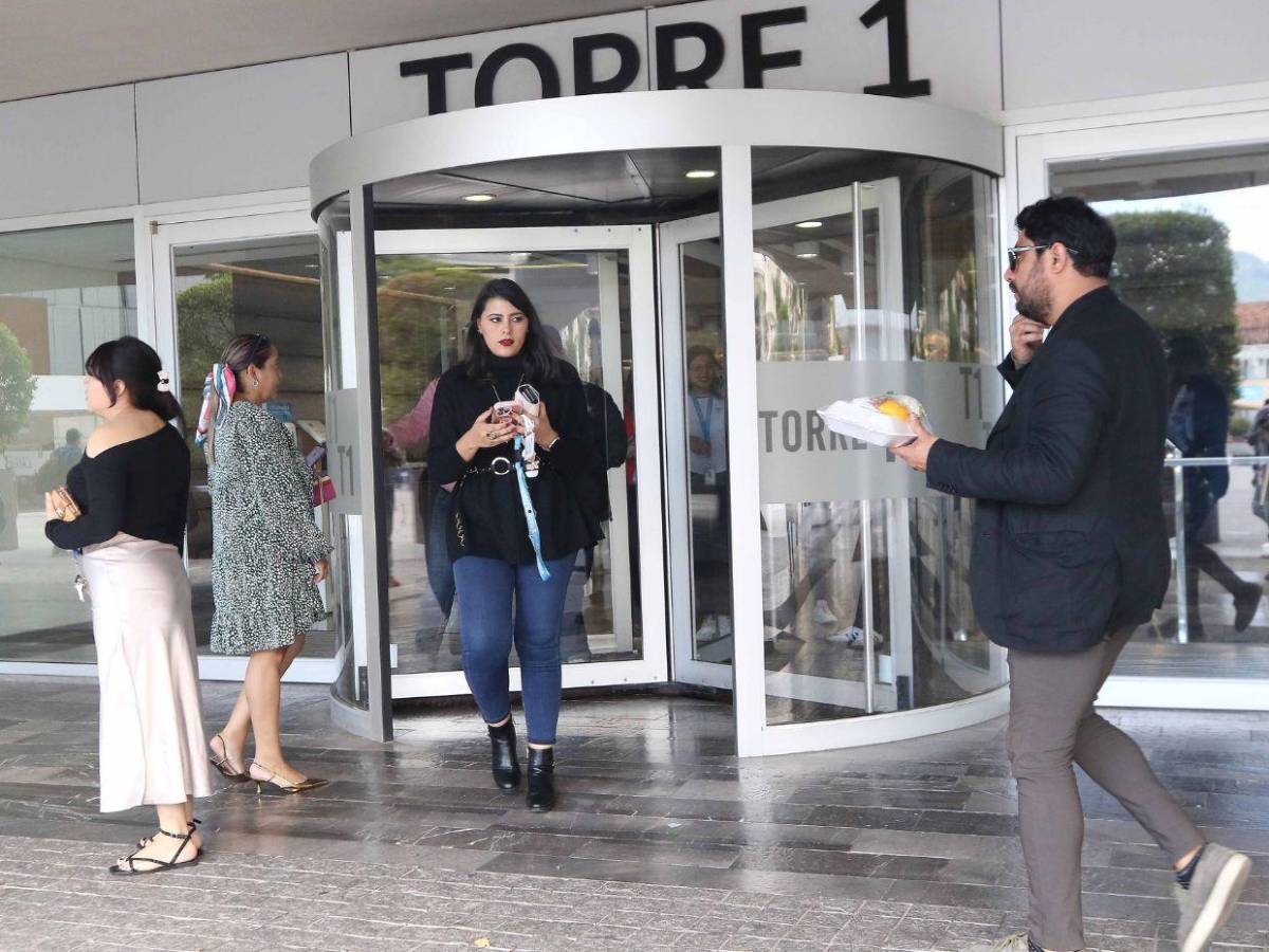 Oficinas estatales siguen atendiendo en horarios normales; solo una no opera