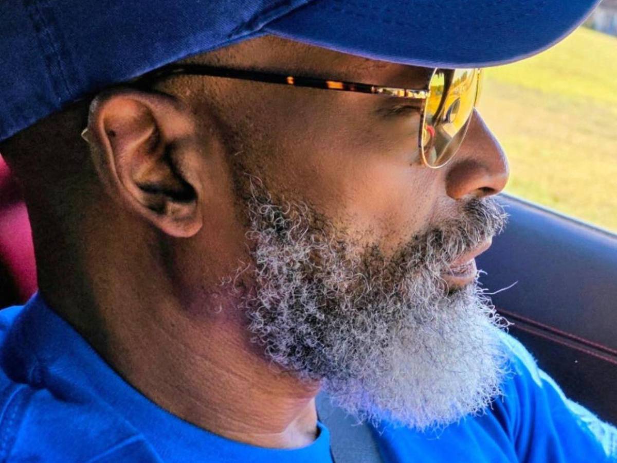 Pastor escribió un libro de cómo amar a su cónyuge ​​​​​y fue detenido por tener varias esposas