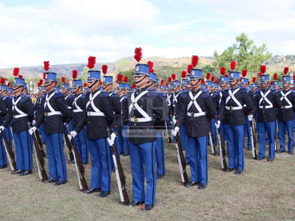 Así se desarrolla la ceremonia de traspaso de mando de las FF AA
