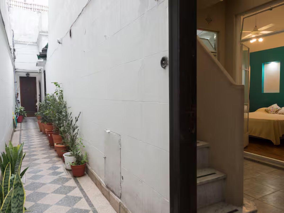Casa donde nació y creció el papa Francisco; creyentes se persignan y se toman fotografías Casa donde nació y creció el papa Francisco; creyentes se persignan y se toman fotografías