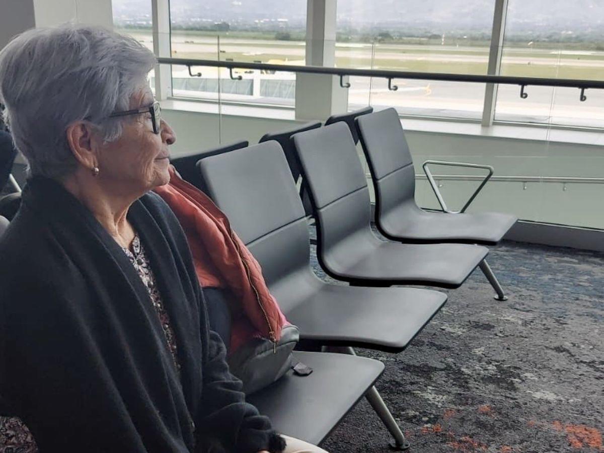 Pude ungirlo, abrazarlo: madre de Juan Orlando revela cómo fue su reencuentro en la cárcel