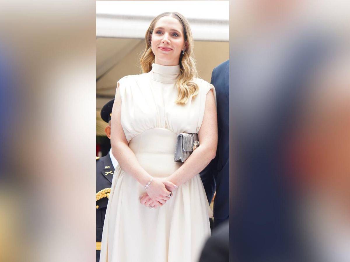 Tonos blancos y pasteles: Así vistieron las damas en la toma de posesión