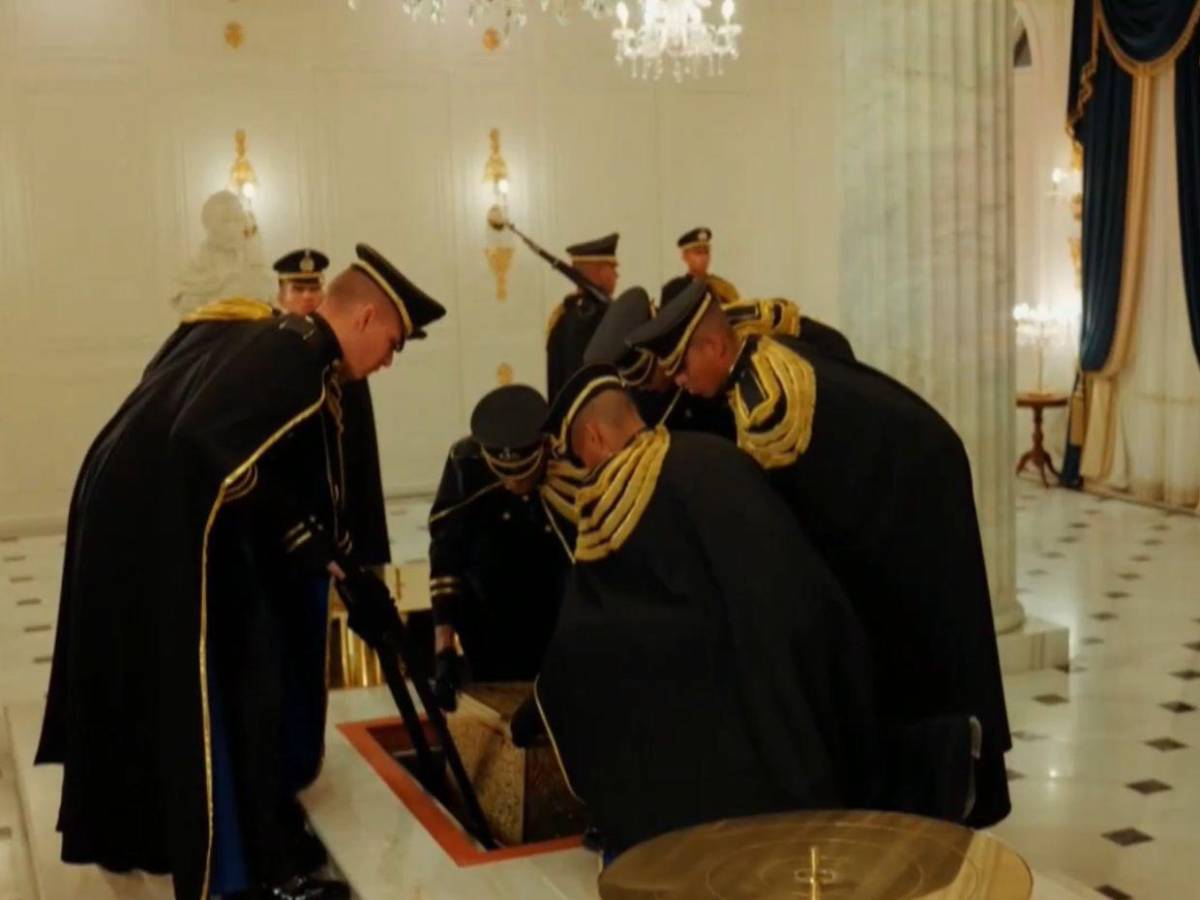 En fotos: Bukele rinde homenaje a Francisco Morazán con traslado de sus restos a un nuevo mausoleo