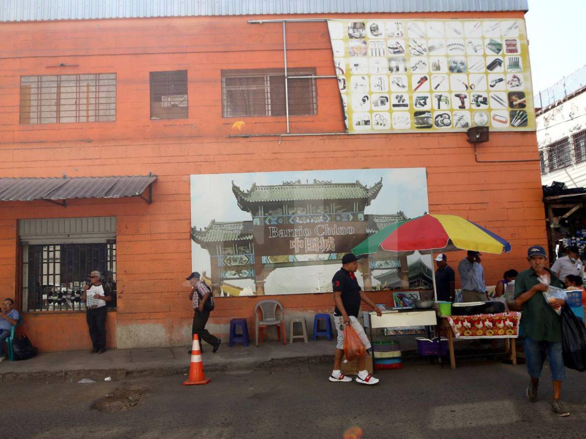 Competencia desleal: Comercios chinos van ganando terreno en la capital