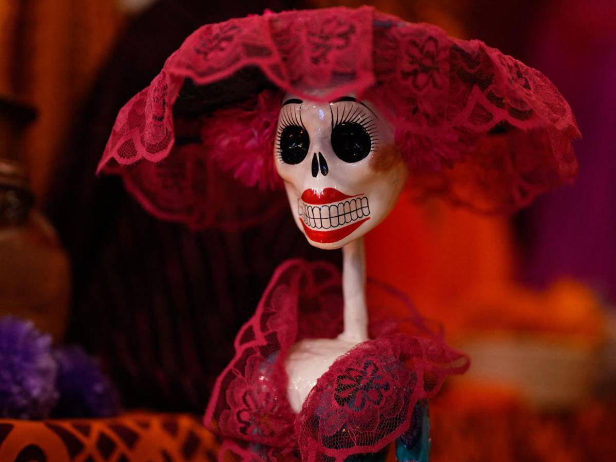 Altares, catrinas y fotos de recuerdo: preparativos en México para el Día de Muertos