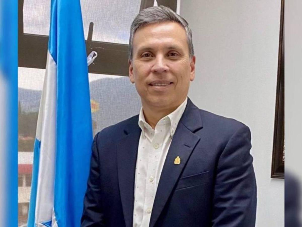 Carlos Aguilar deja Libre para buscar la presidencia de Honduras