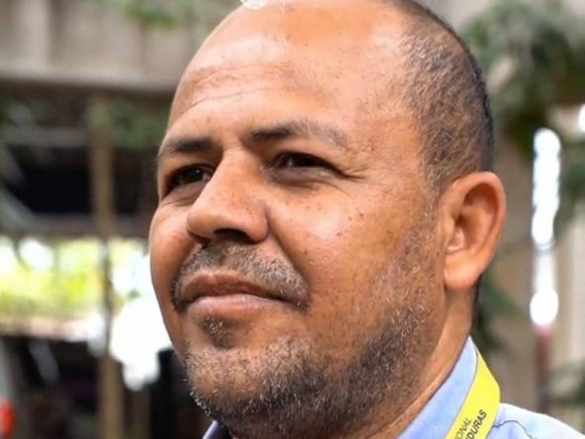 “Decidí no rendirme”: Williams Ochoa, fontanero de la UNAH que logró su título universitario