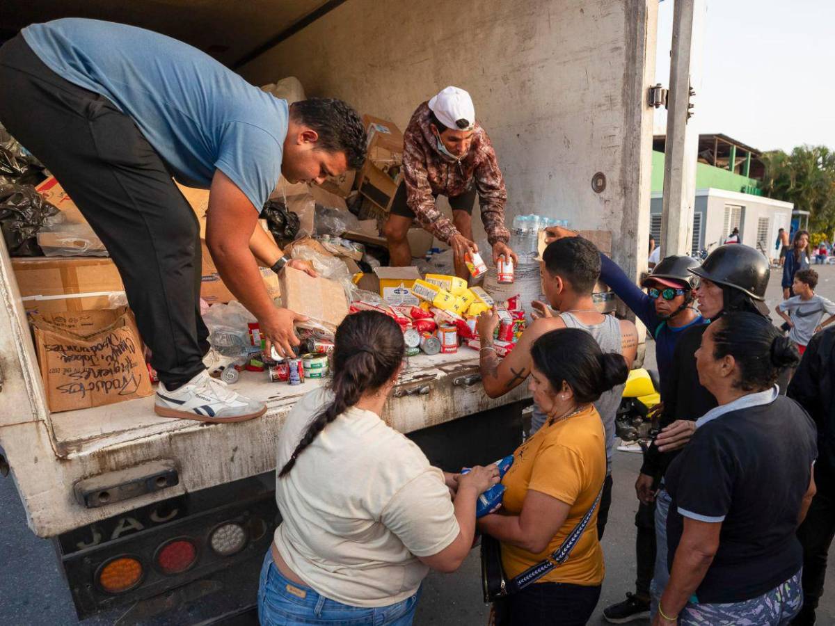 Más de 500 muertos, personas en la calle y búsqueda de más cuerpos: luto en Venezuela