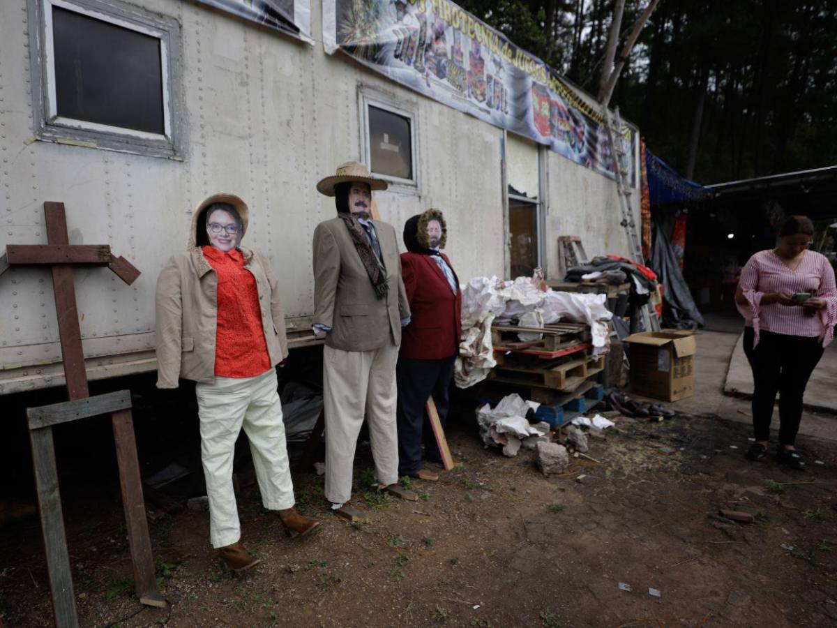 Figuras de líderes políticos dominan los tradicionales años viejos de Tegucigalpa