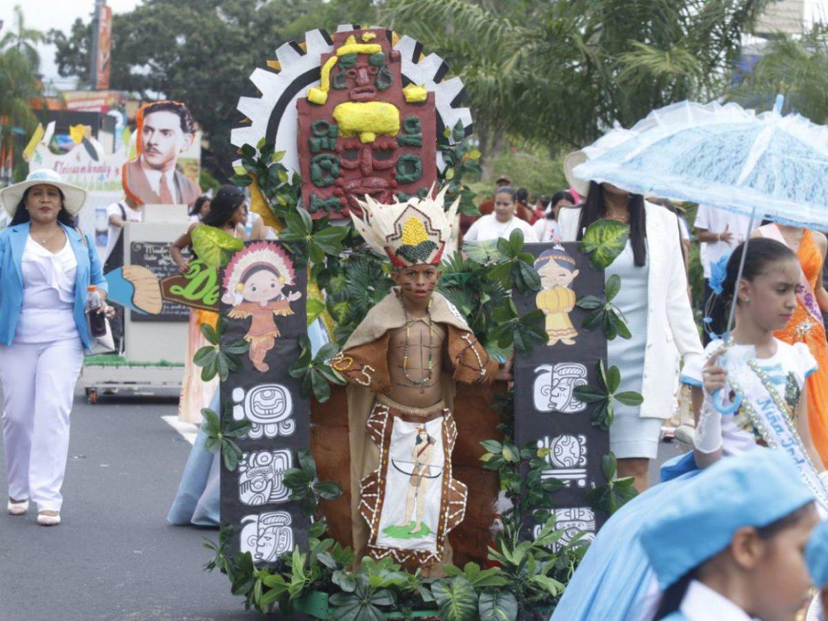 Los mejores trajes de los desfiles patrios de las escuelas en San Pedro Sula