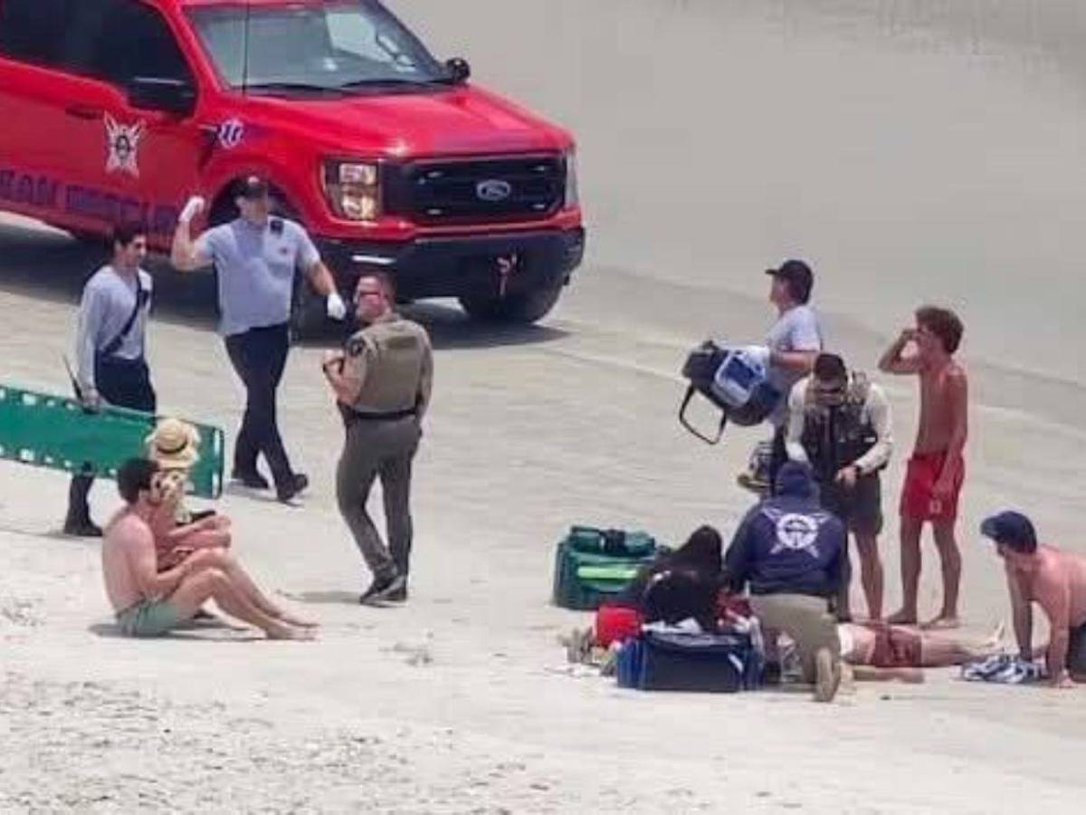 Turista muere alcanzado por rayo en playa de Florida durante luna de miel