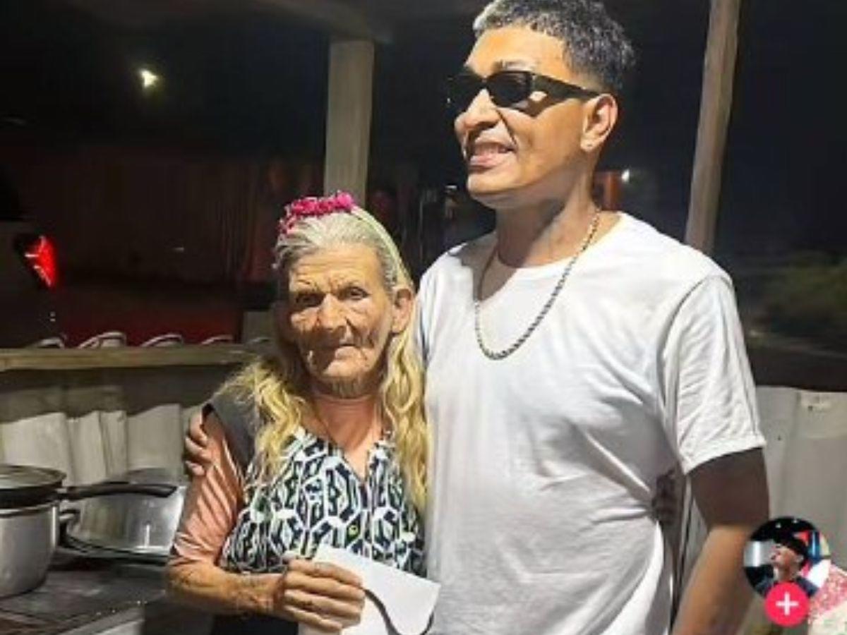 Supremo halla a abuela que vendía chicles en partido de tiktokers y se viralizó: ¿qué le regaló?