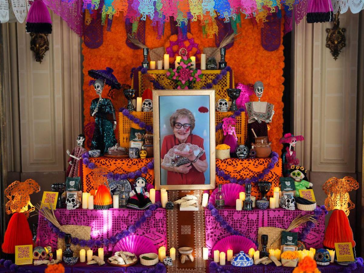 Altares, catrinas y fotos de recuerdo: preparativos en México para el Día de Muertos